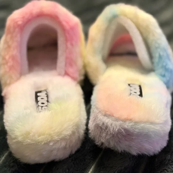 Soda Pastel Fuzzy Slippers - Picture 3 of 5